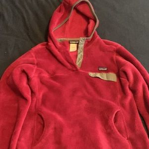 Pullover Patagonia fleece with hood